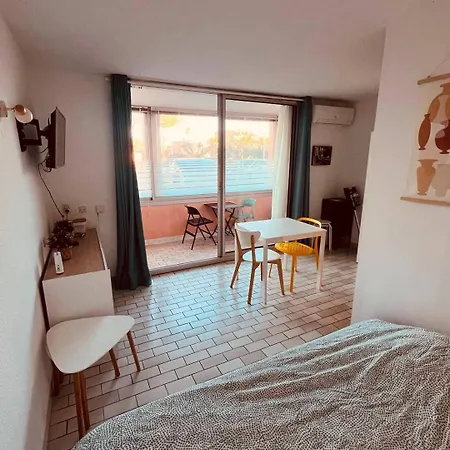 Alhambra Joli Piscine Proche Richelieu Cap D'agde آجد